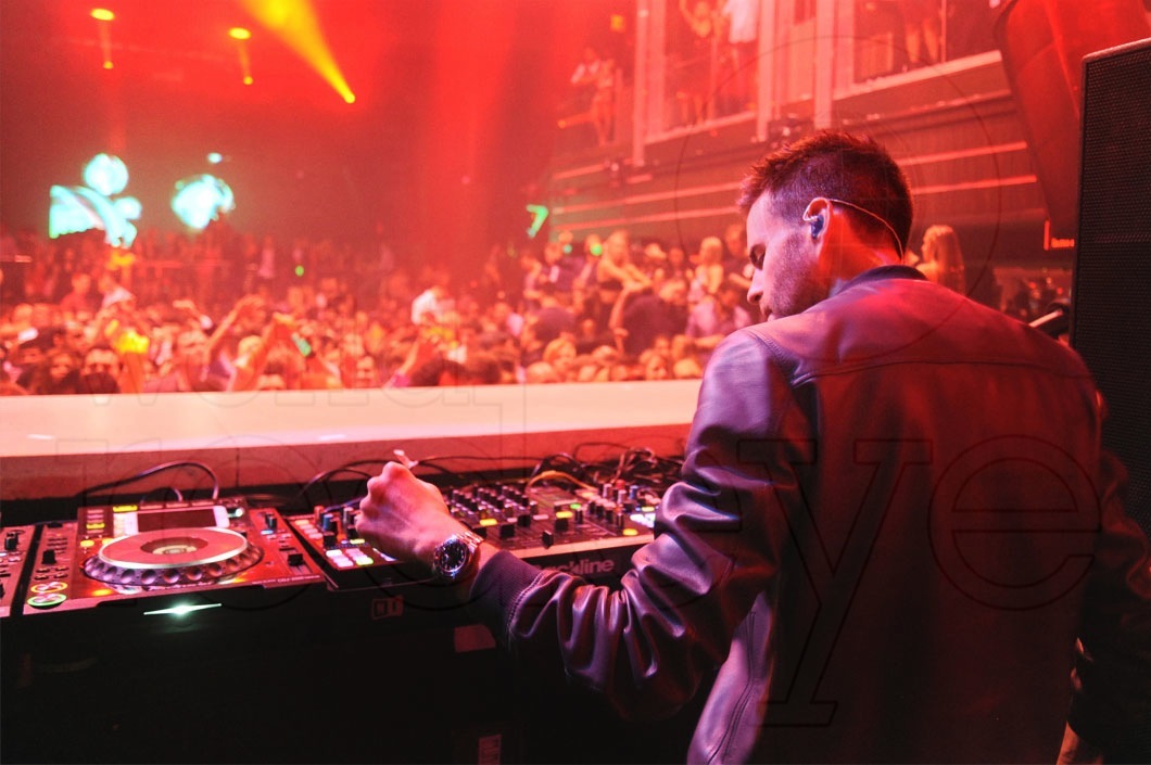 21-Gareth Emery djing 9