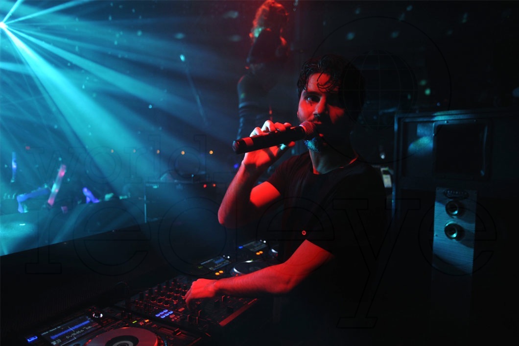 22-R3hab DJing7