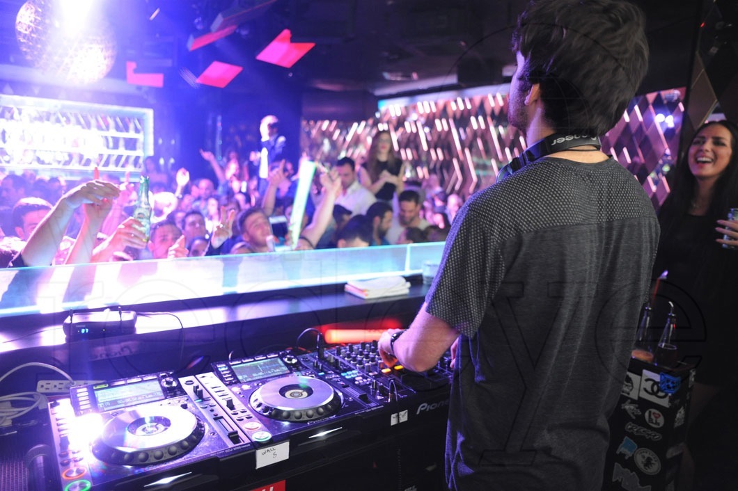 23-Oliver-Heldens-DJing12