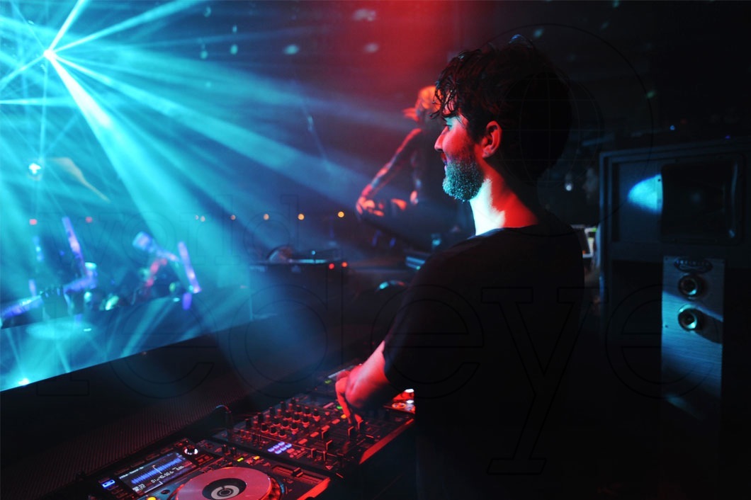 24-R3hab DJing5