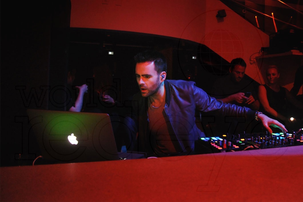 25-Gareth Emery djing 16