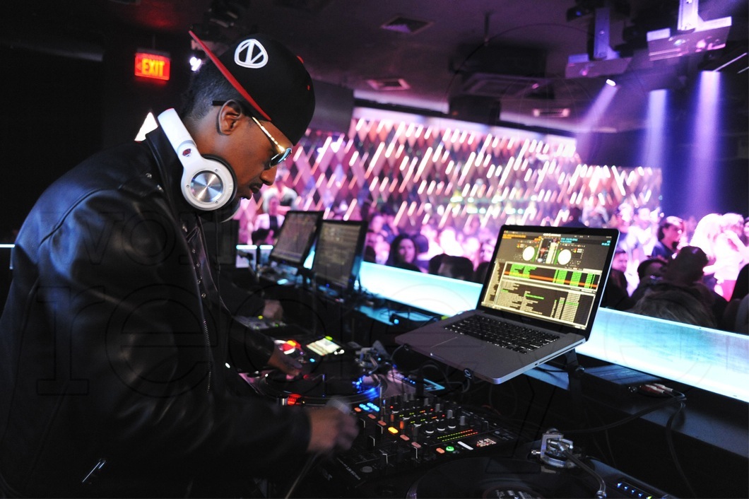 25-Nick-Cannon-DJing2