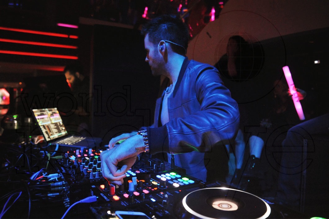 26-Gareth Emery djing 30