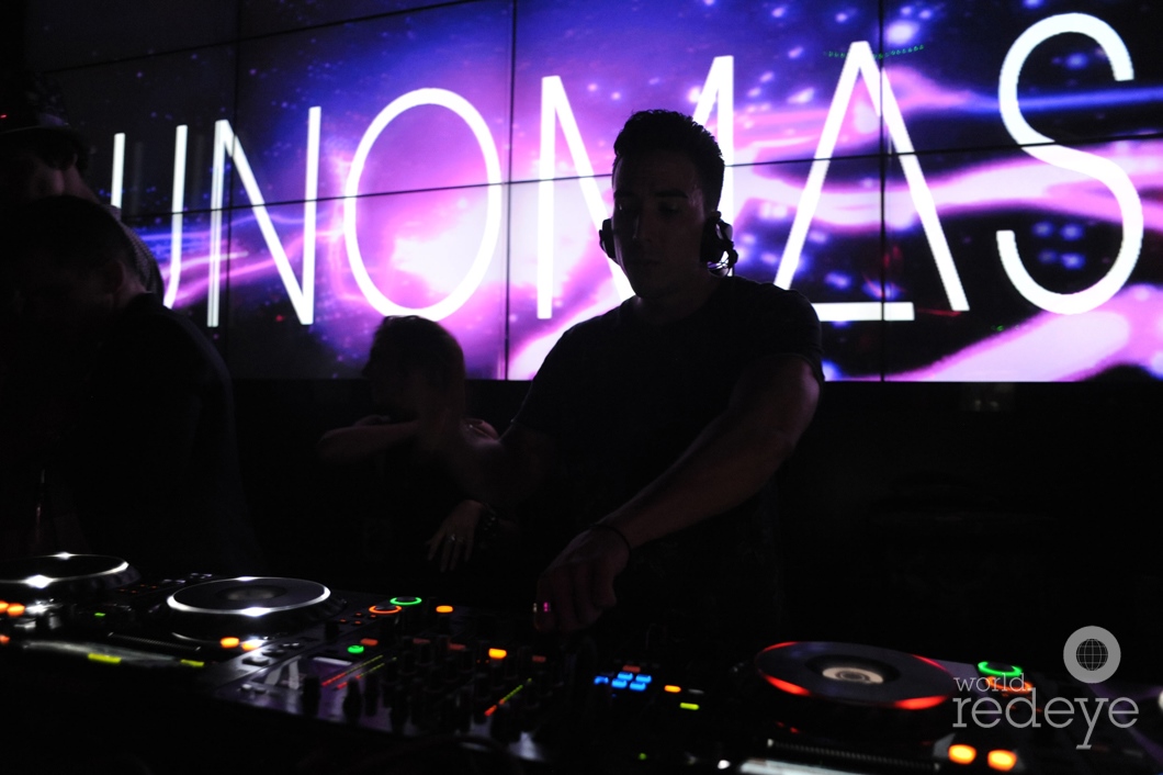 32-UnoMas-DJing2_new