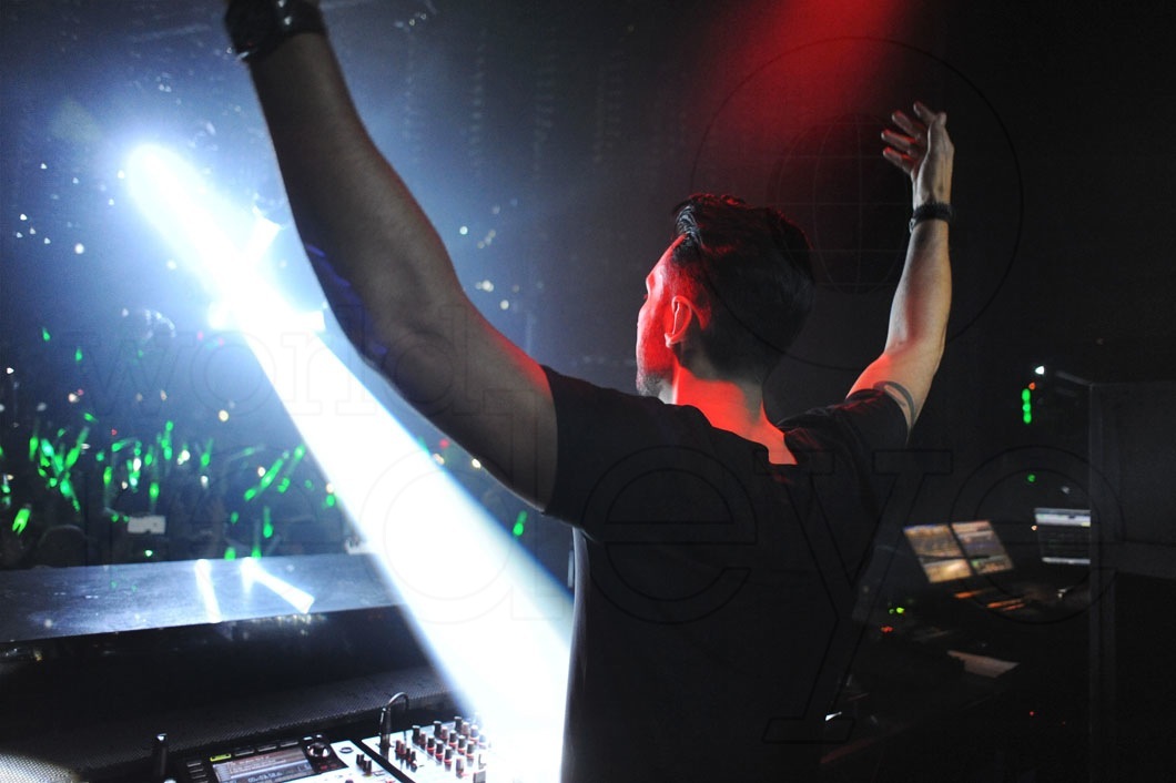 01- Cedric Gervais DJing4