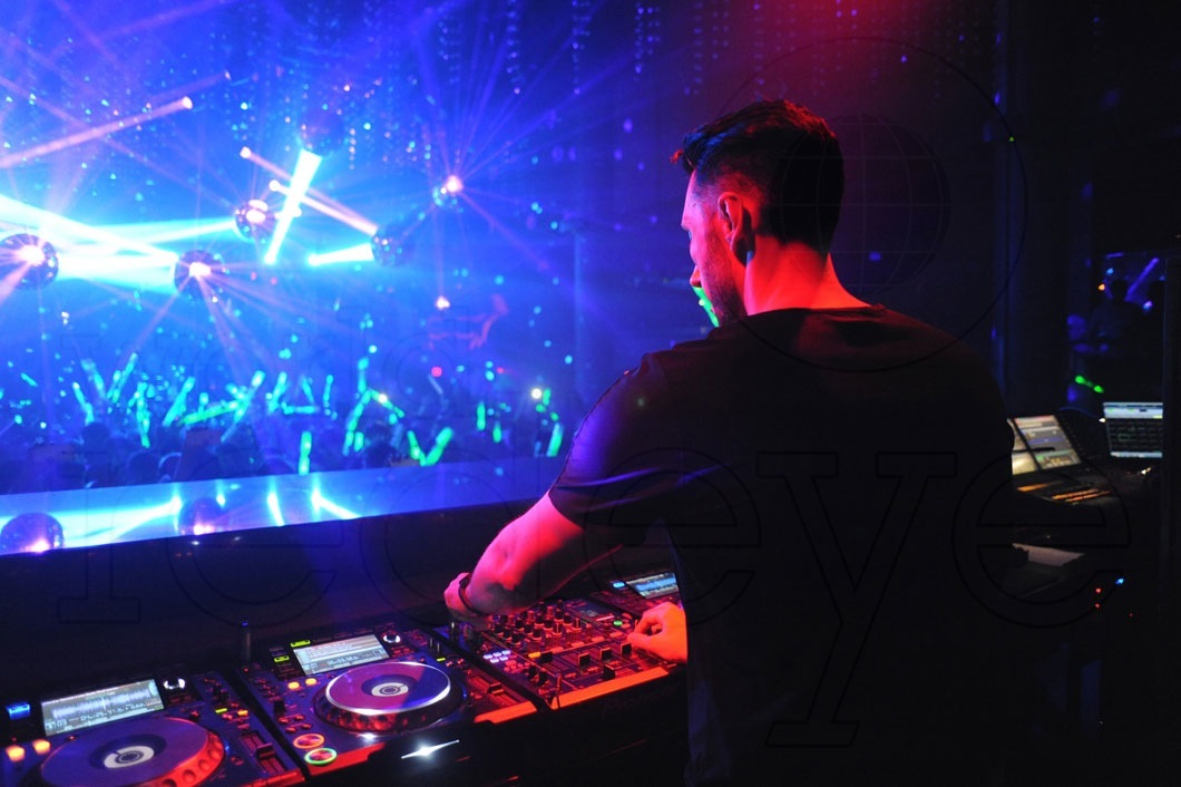 02- Cedric Gervais DJing1