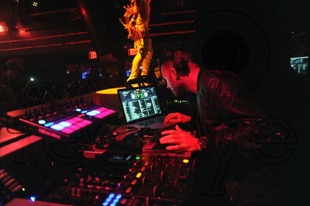 03- Atrak DJing3