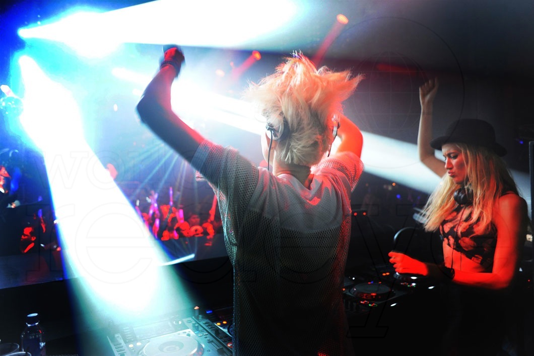 03- Nervo DJing38