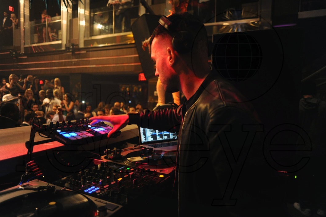 04- Atrak DJing4