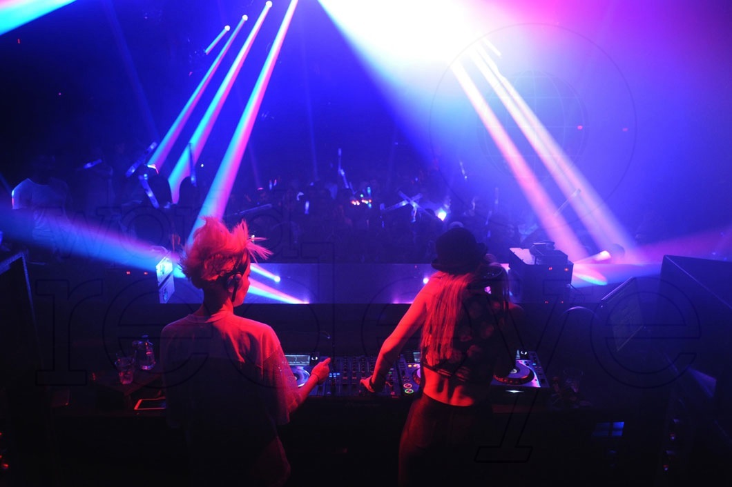 04- Nervo DJing52