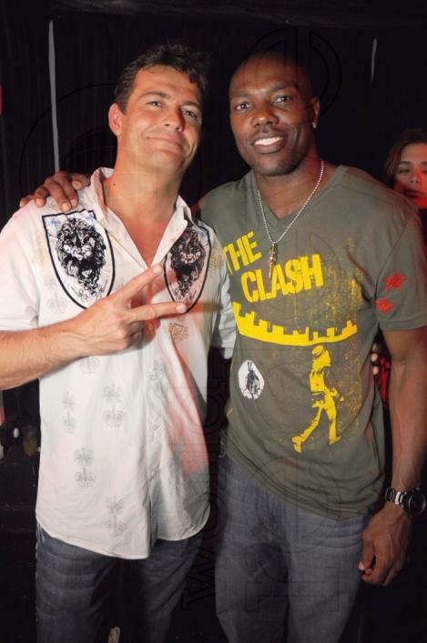 089- 103- Romain Zago & Terrell Owens2