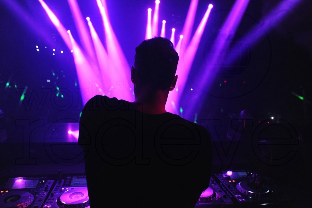 10- Cedric Gervais DJing9