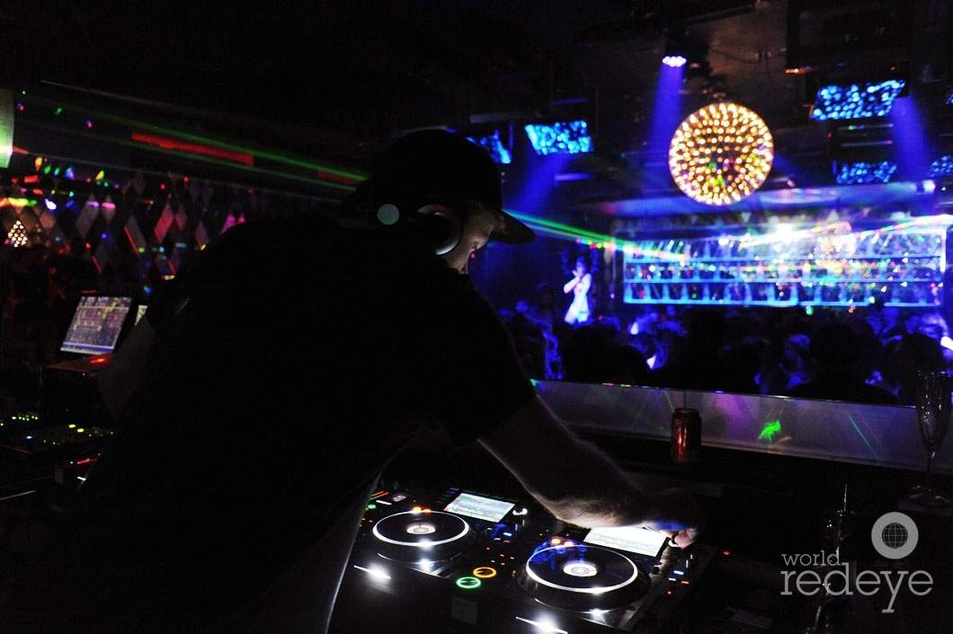 10- Mike Mago DJing4