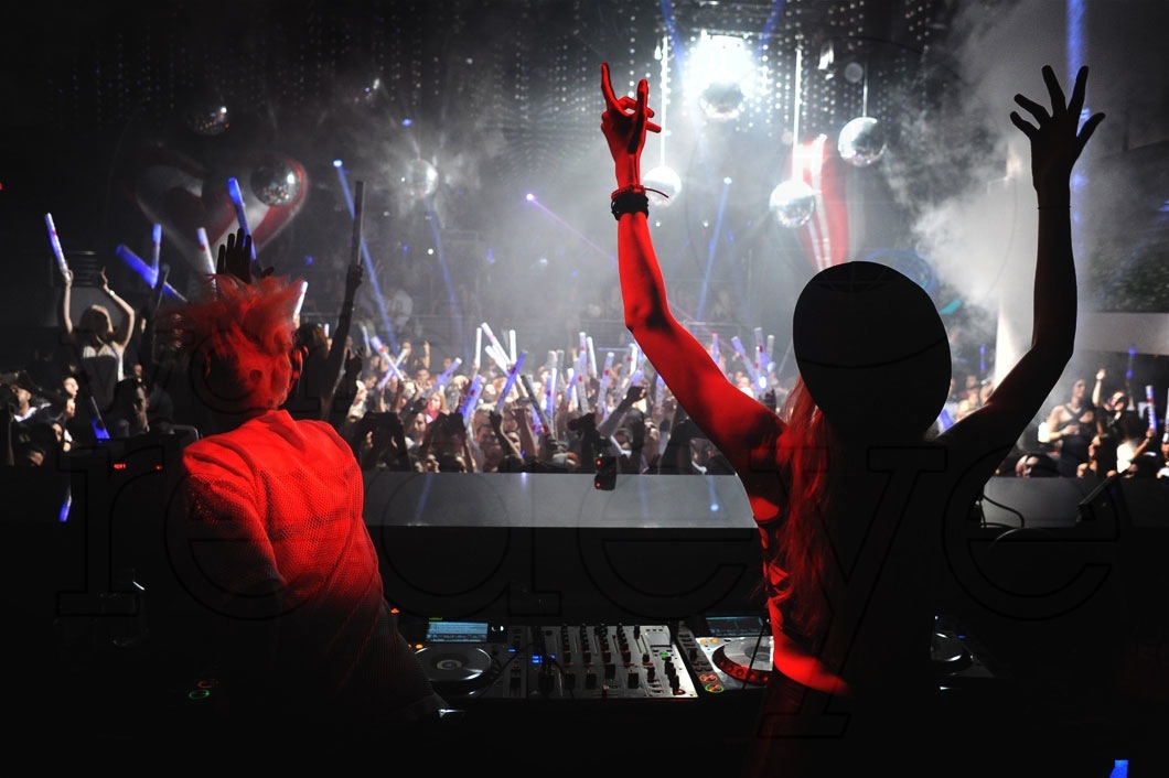 24- Nervo DJing13