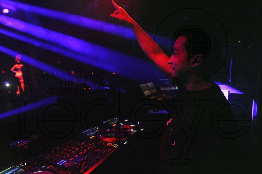 30- Laidback Luke DJing1