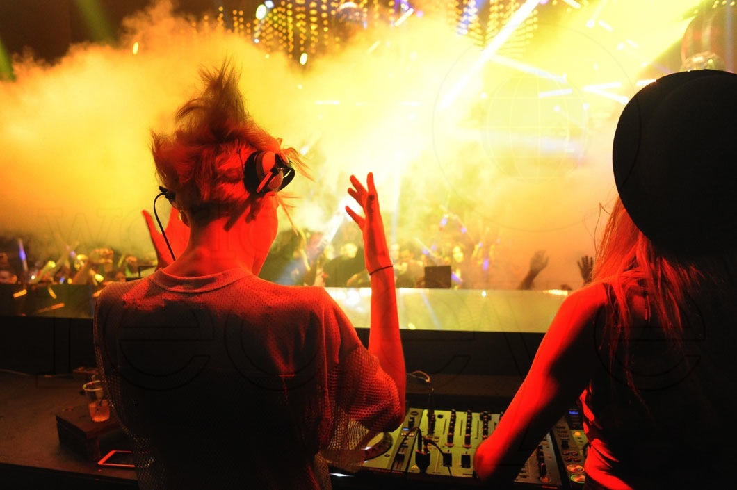 40- Nervo DJing23