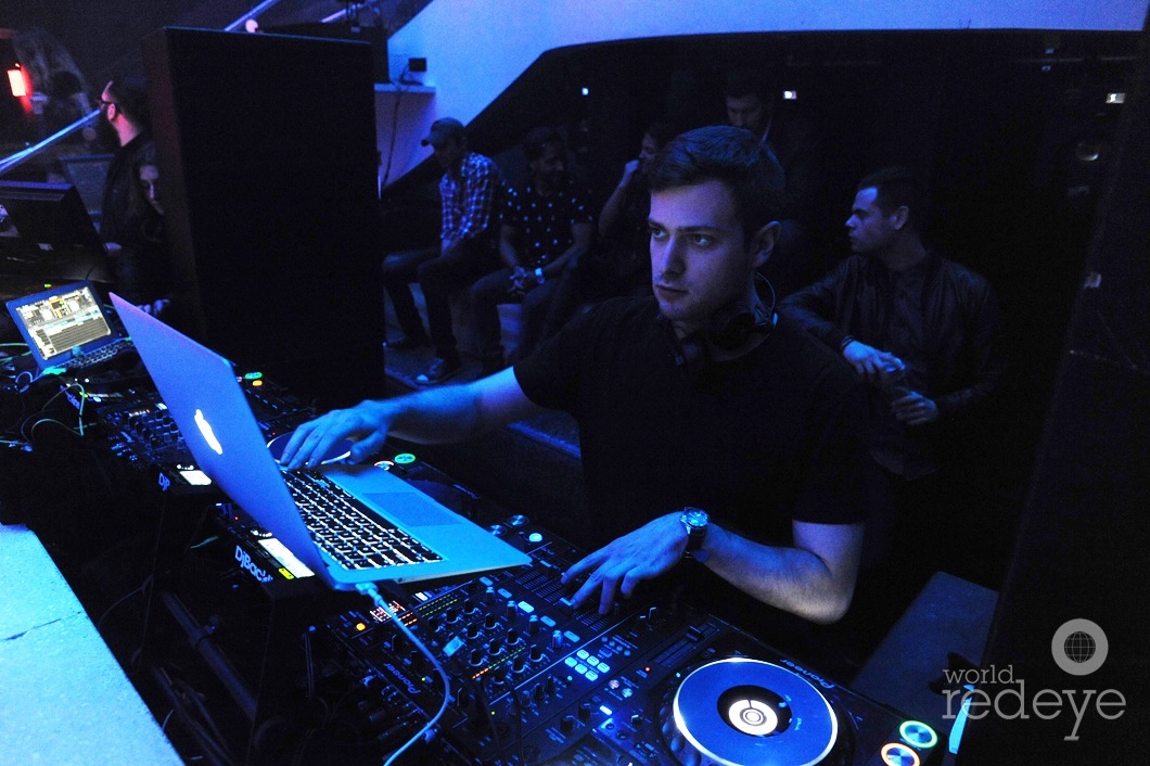 42-Derek Walin DJing6