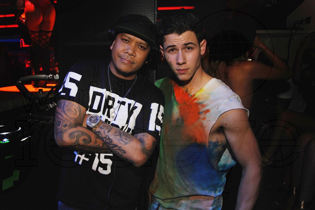 03-03-2.5-Chuckie & Nick Jonas 2_new