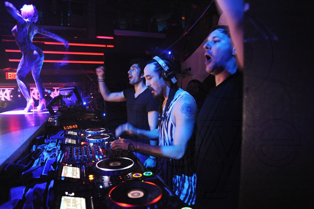 038- 05- Marnik & Steve Aoki performing_new