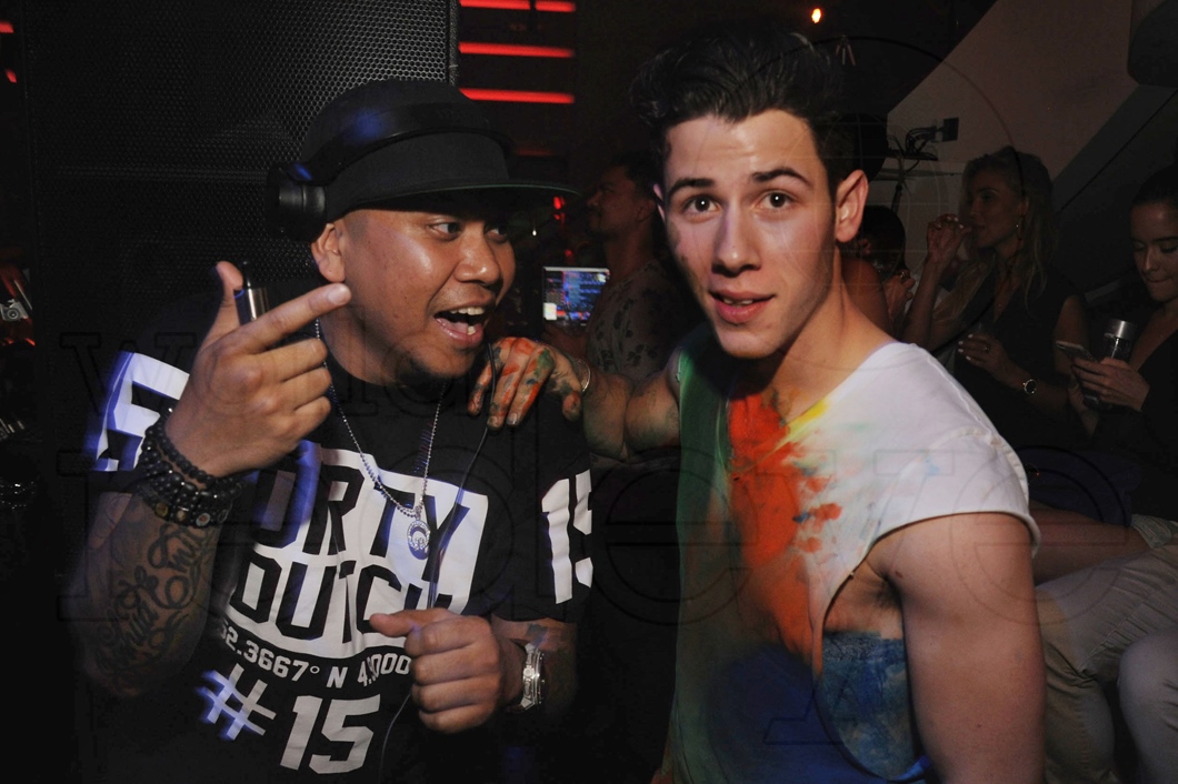 04-04-3-Chuckie & Nick Jonas 3_new