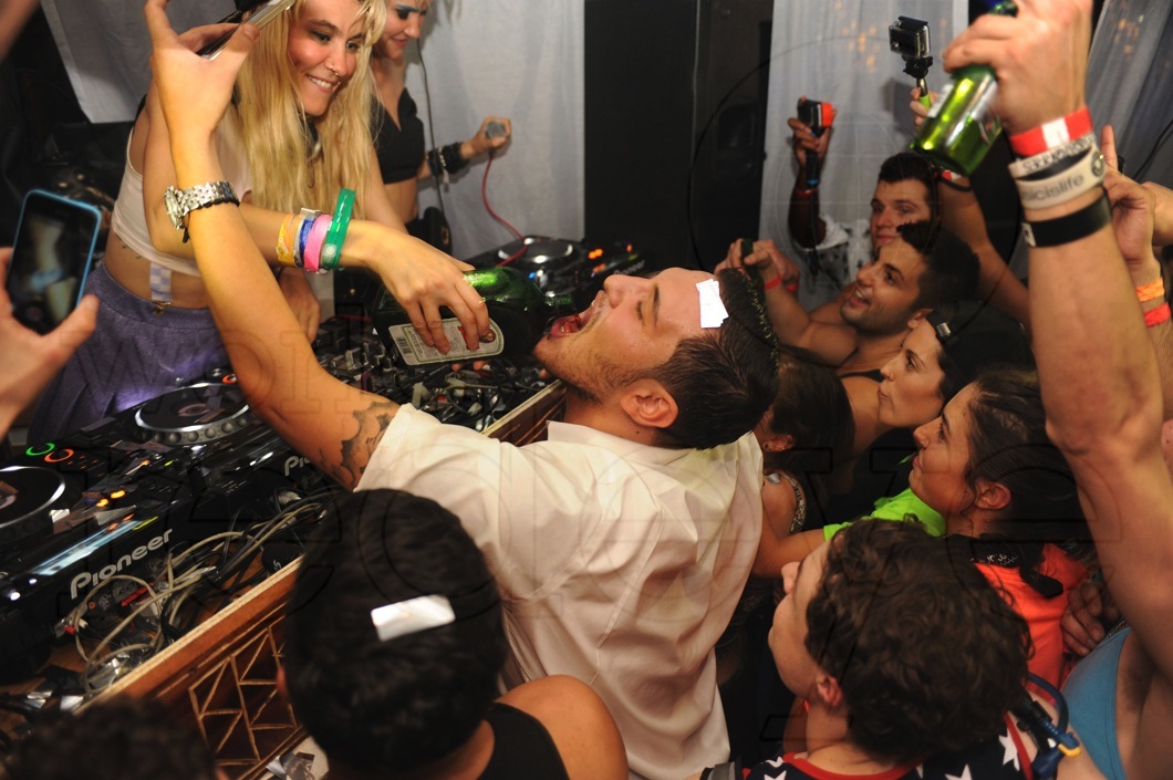 07-07-Nervo Djing18