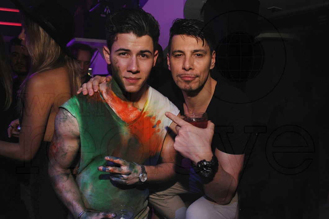 08-08-4-Nick Jonas & Thomas Gold_new