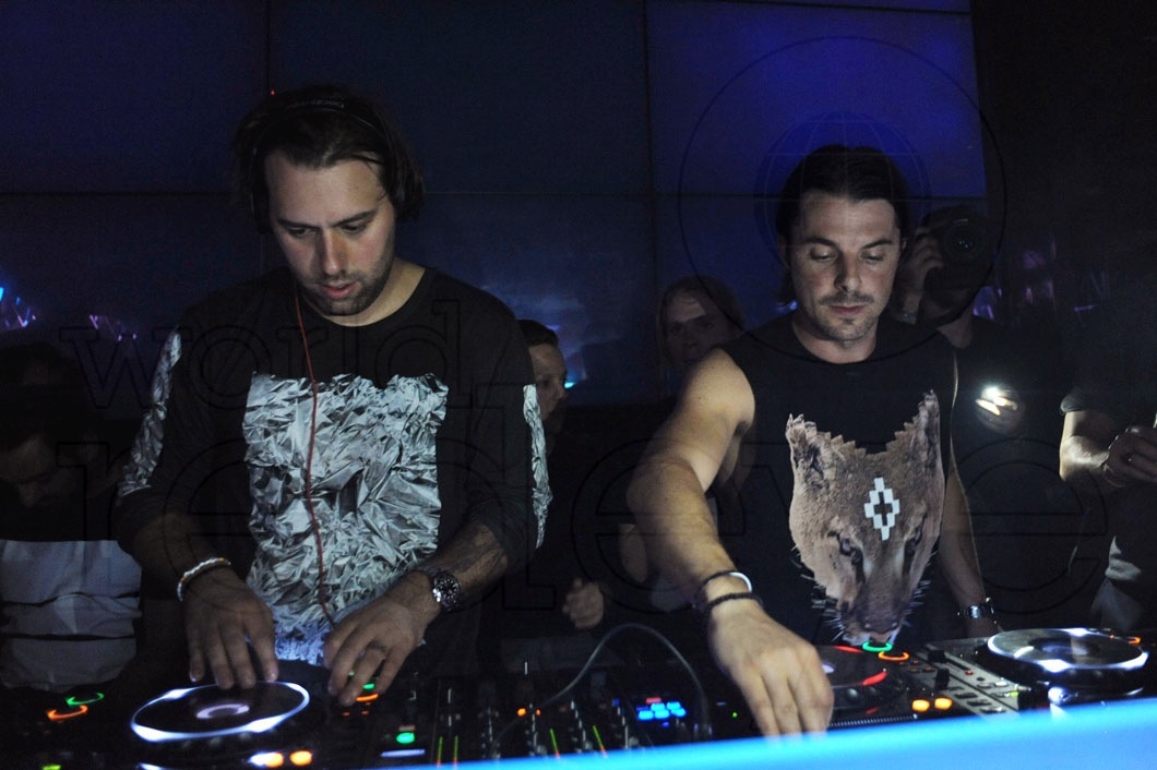 14-Axwell & Ingrosso DJing10