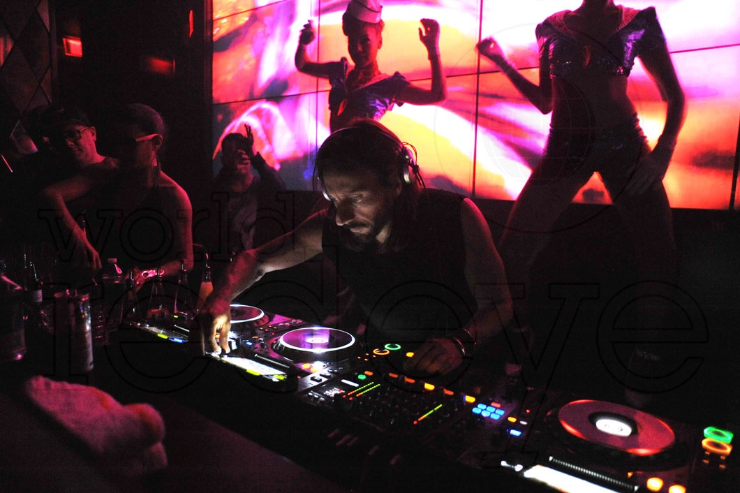 18-Bob Sinclar DJing44_new