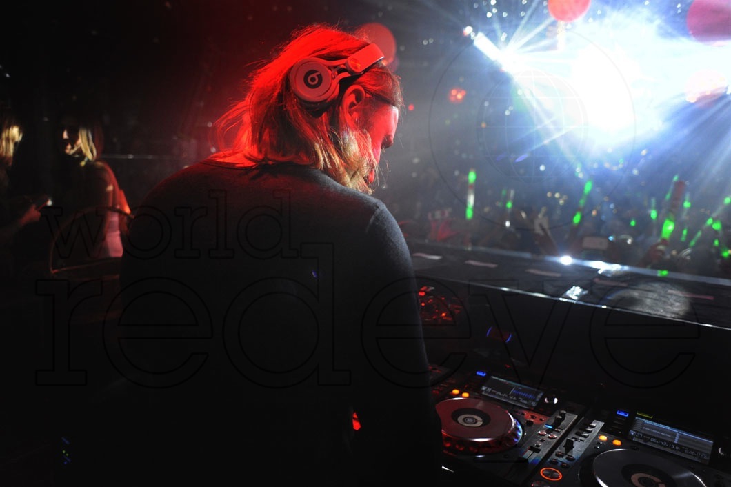 18- David Guetta DJing34