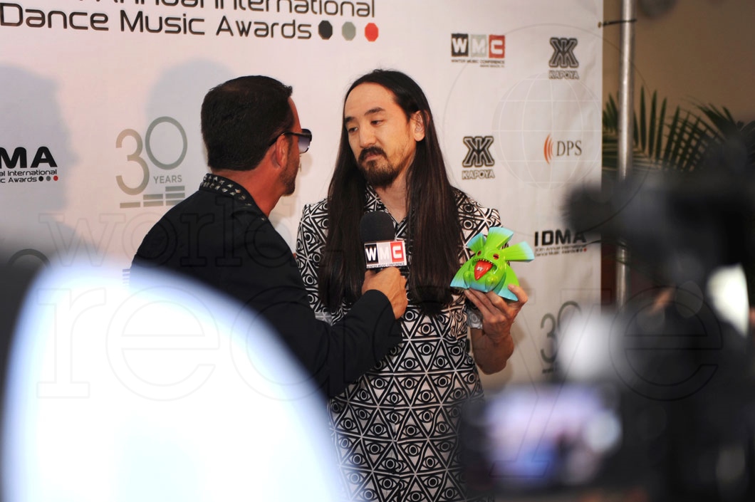 18-Steve Aoki speaking with media2_new