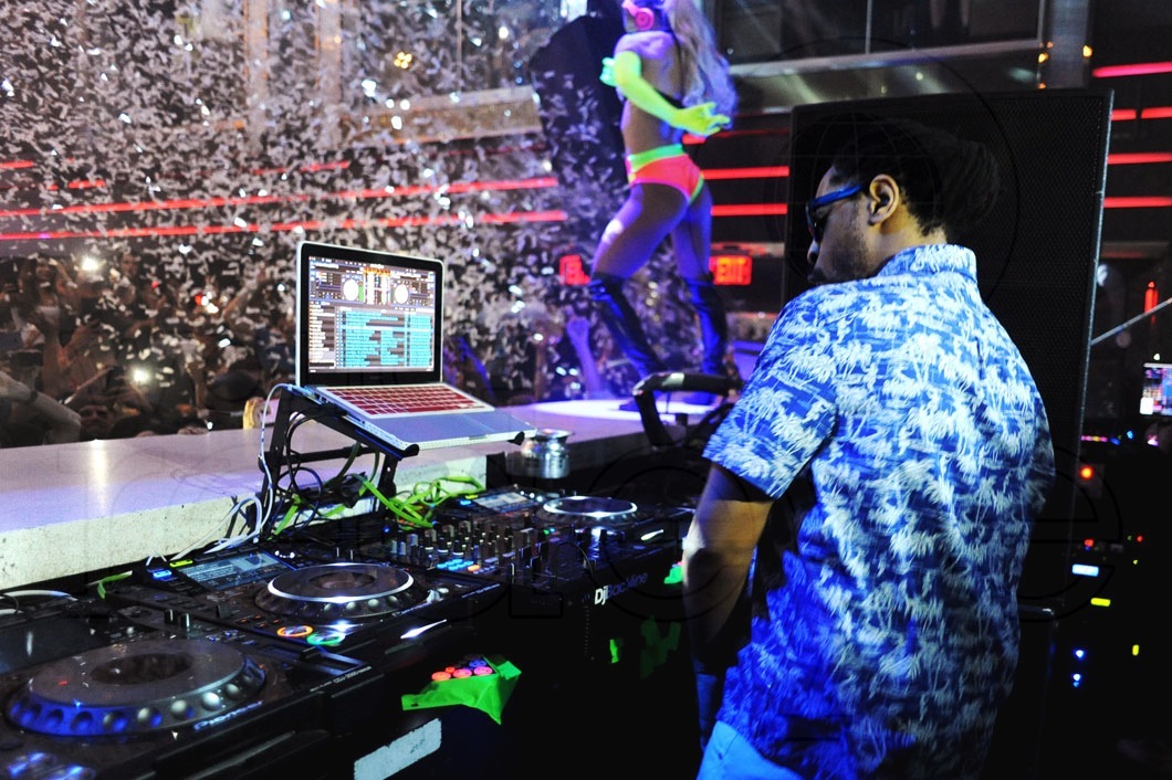 19-Lil Jon DJing1