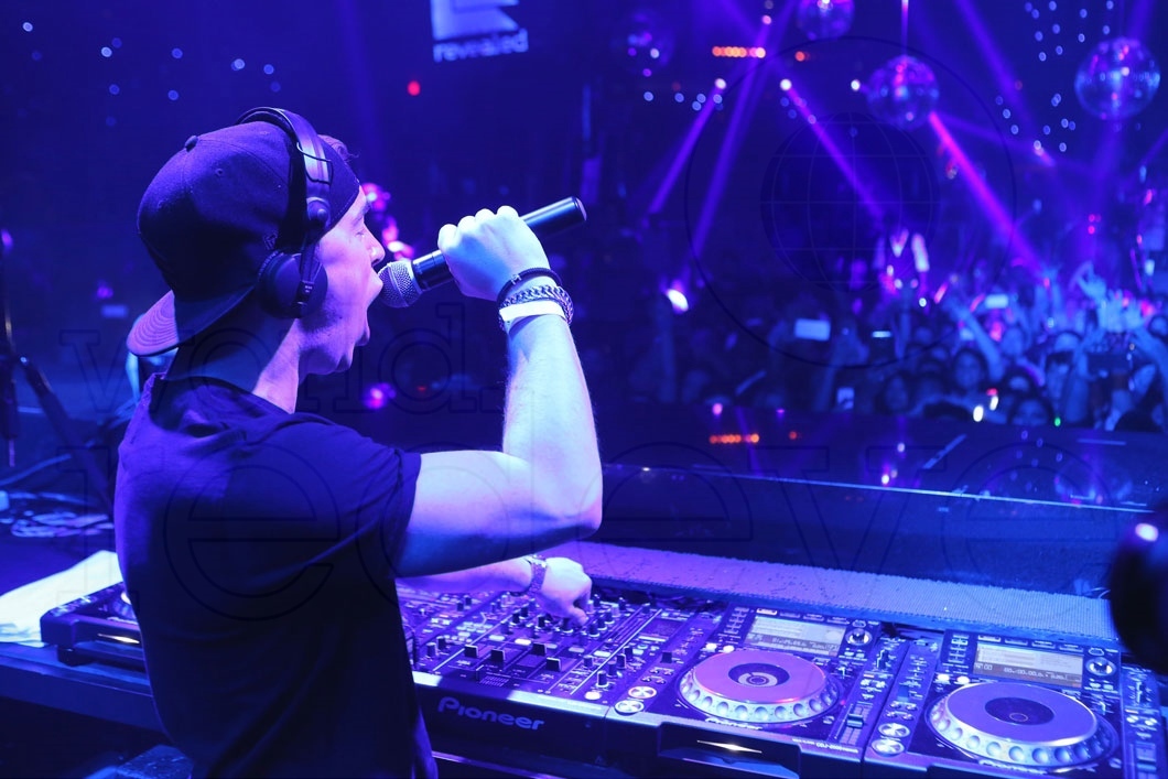 21-Hardwell DJing5_new