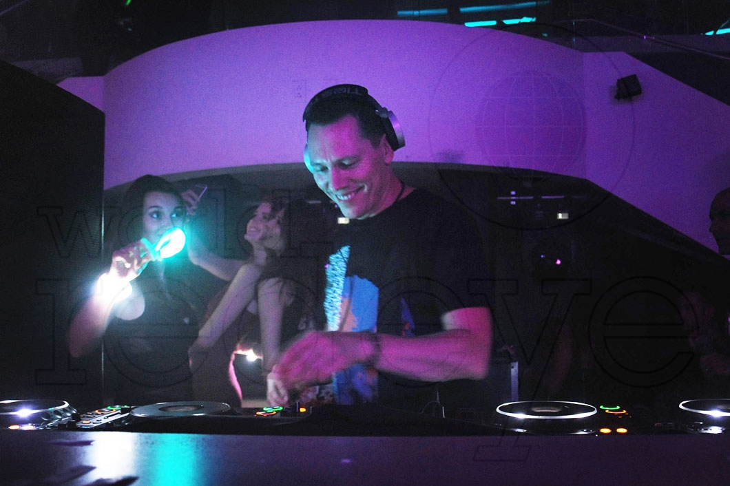 21- Tiesto djing 30_new