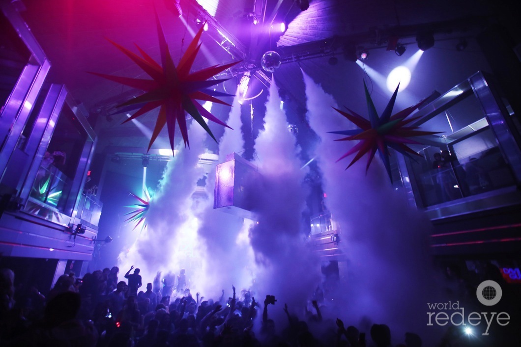 33-Atmosphere at LIV at Fontainebleau17