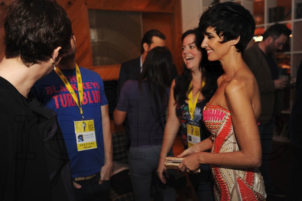 4-Paz Vega & fans3