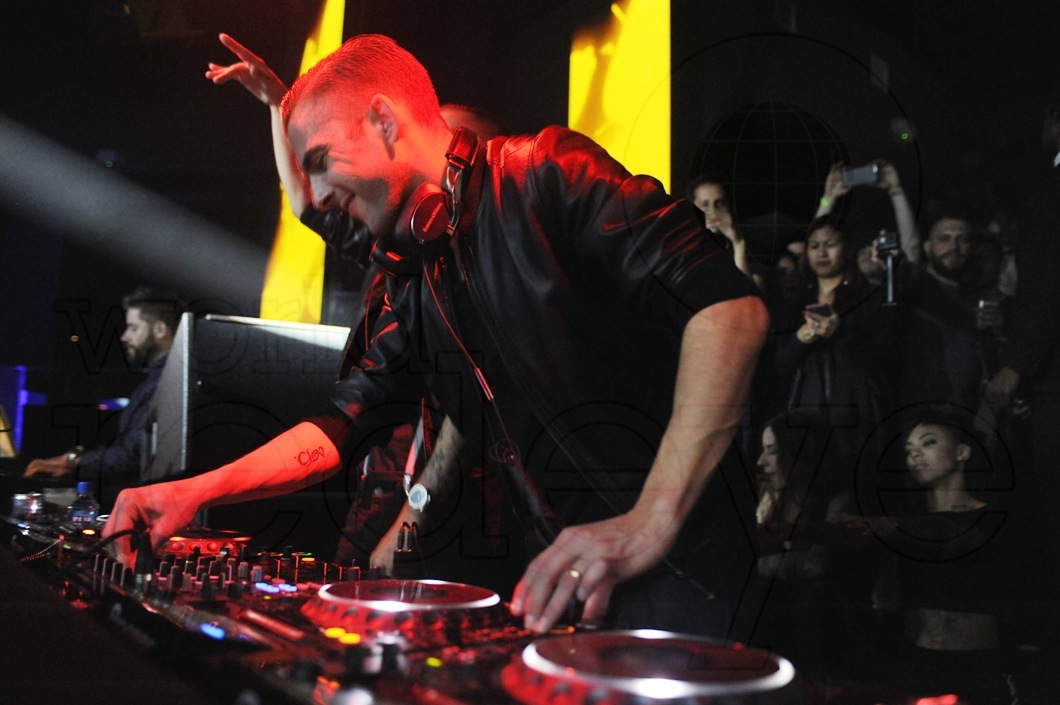 43-Galantis DJing15