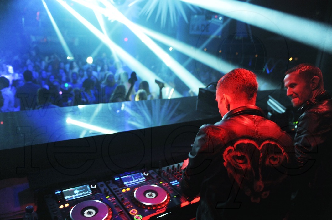 46-Galantis DJing4