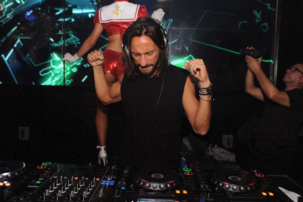 5-Bob Sinclar DJing22_new