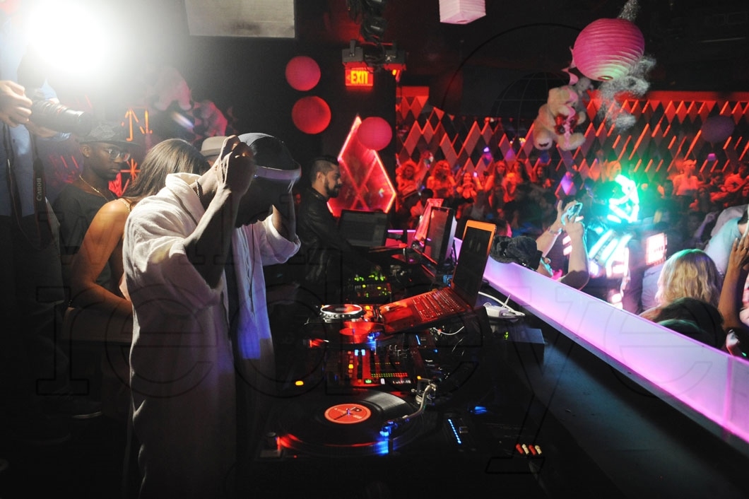 13- Irie DJing_new