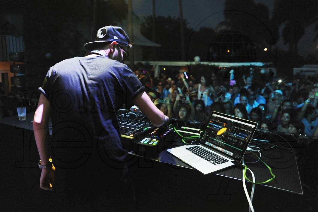 17-Robin Schulz DJing6_new