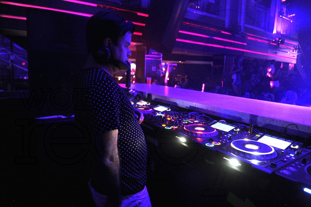 12-Paul Oakenfold djing 2_new