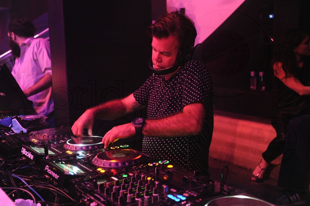 3.4-Paul Oakenfold djing 10_new