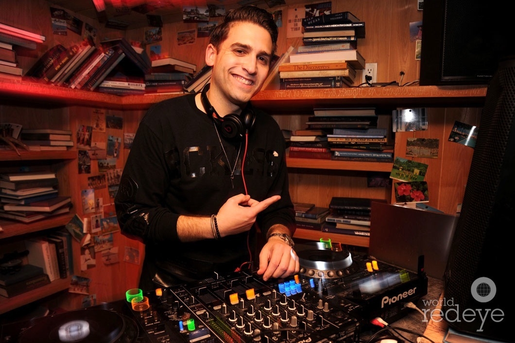 3-Chris Valencia djing 1