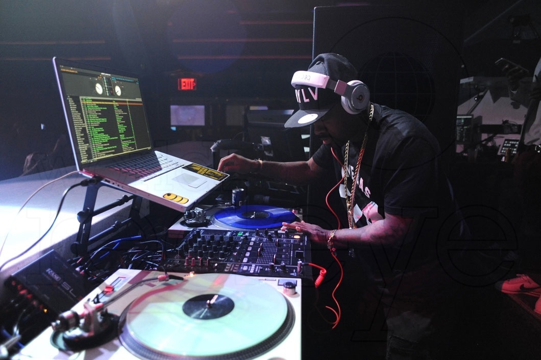 24-Jermaine Dupri DJing17