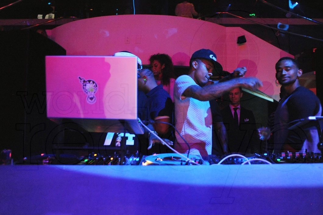 6-Jermaine Dupri & Bow Wow DJing2