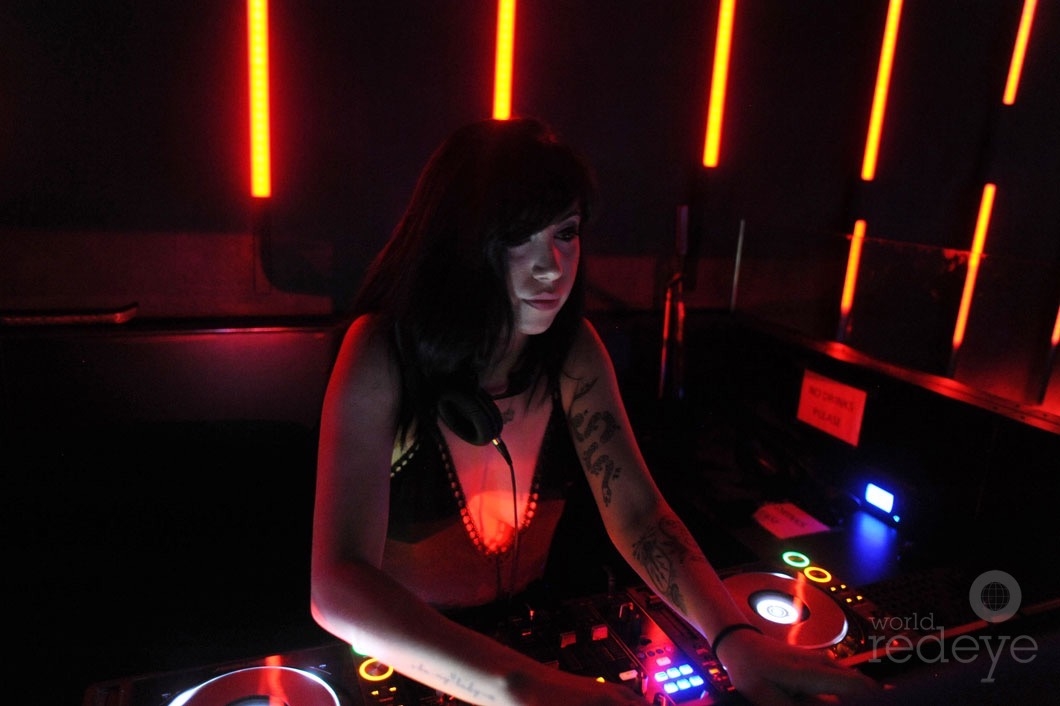 2-Jessica Who DJing17