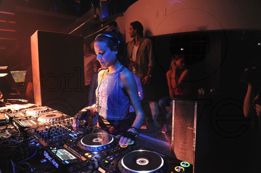 16.5-Eva Shaw djing 18