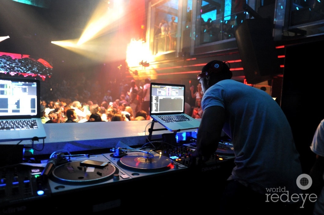 24-Stevie J DJing