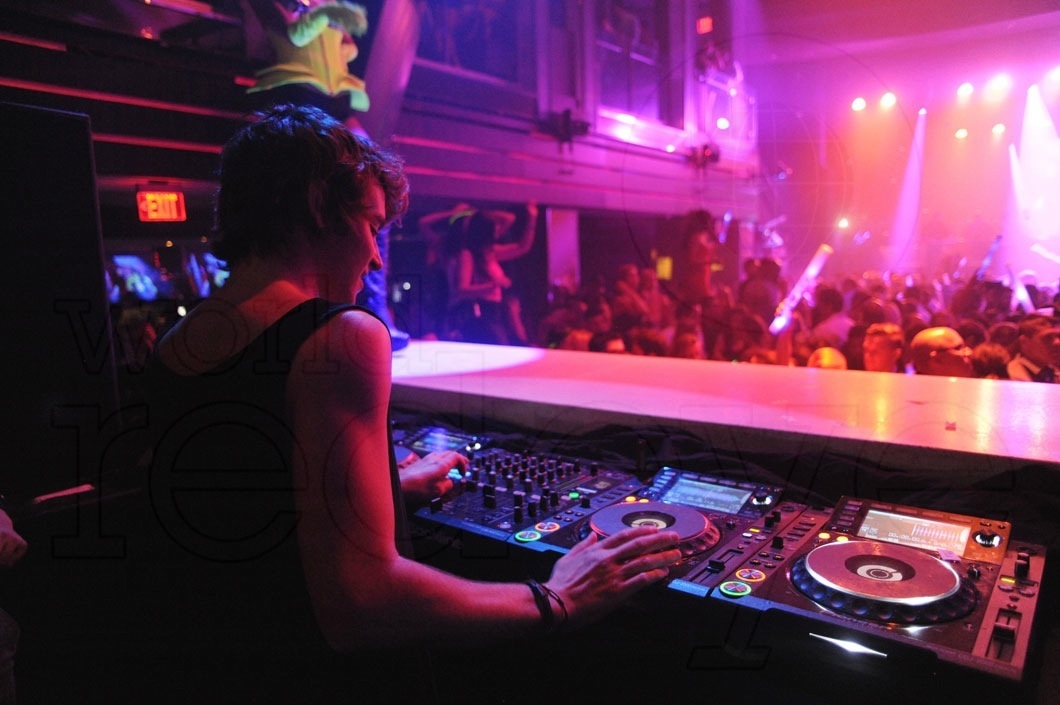 14-Danny Avila DJing