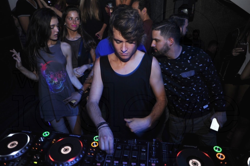 26-Danny Avila DJing11